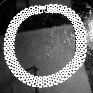 18 inch silver tone link necklace 5/8 Inch Wide.